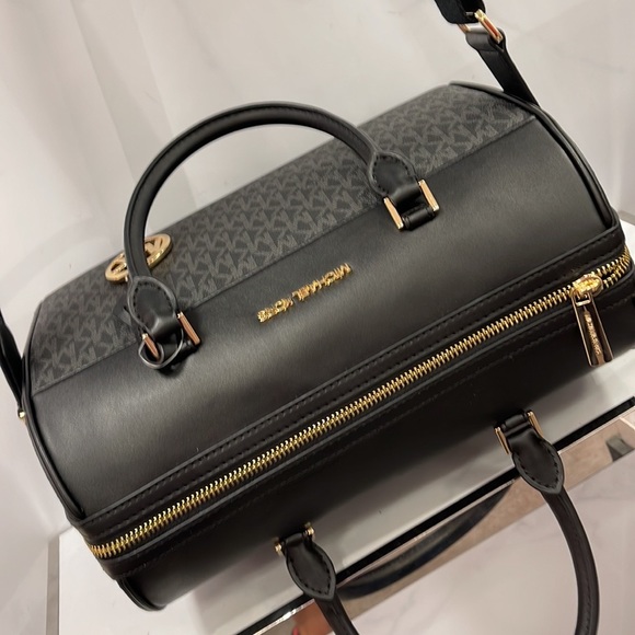 Michael Kors med Duffel Travel - Leather/Coated
NWT
35S2GTFU2B
BLACK - Picture 7 of 16